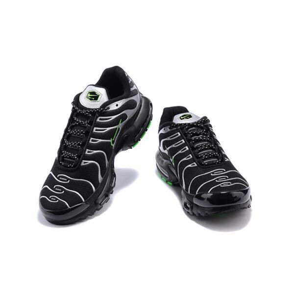 AIR MAX PLUS TN ‘METALLIC STRIKE’